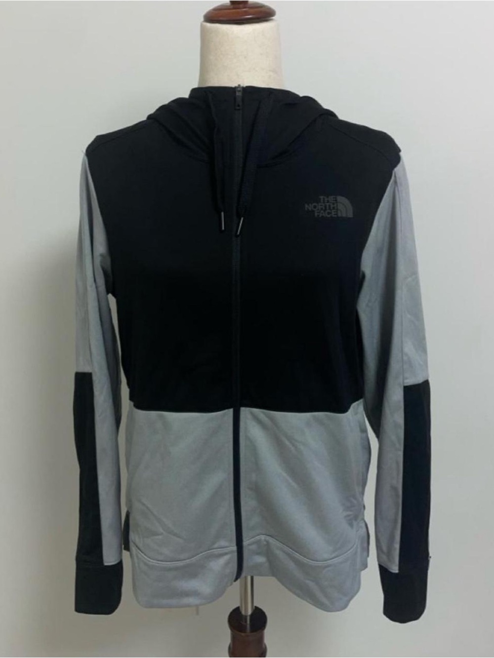 The North Face women’s black & gray hooded full-zip jacket